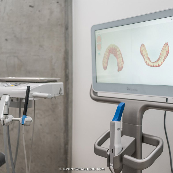 3D model of patients teeth inside of an exam room at Fashion District Dental in Toronto